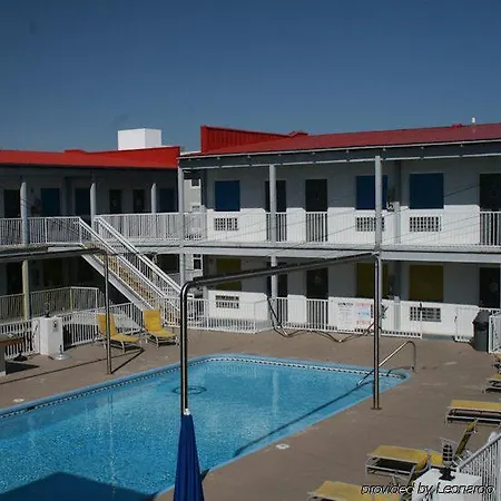 Sea And Breeze Hotel And Condo 